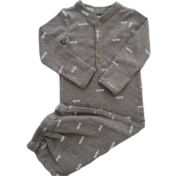 Adorable baby modern nightgown sleeper 3 months boy or
Girl 
Never worn - Picture 2 of 9